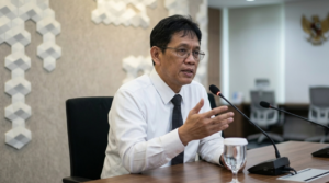 Potret Purbaya Yudhi Sadewa saat memberikan keterangan pers terkait analisis nilai tukar rupiah dan ketahanan perekonomian Indonesia.
